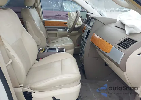 2009 Chrysler Town & Country Limited z USA, uszkodzony, nr VIN 2A8HR64X69R668660